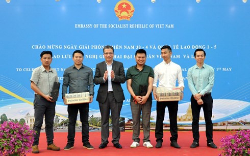 Đại sứ quán Việt Nam và Lào giao lưu hữu nghị tại Trung Quốc - Ảnh 2.