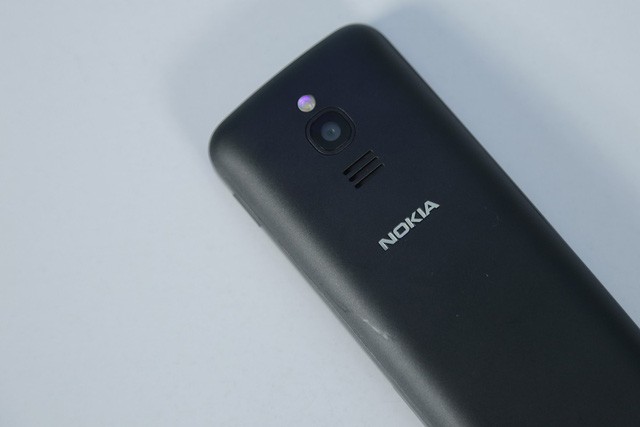 Đập hộp Nokia quả chuối nắp trượt đầu tiên tại Việt Nam - Ảnh 11.