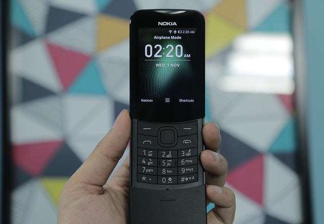 Đập hộp Nokia quả chuối nắp trượt đầu tiên tại Việt Nam - Ảnh 4.