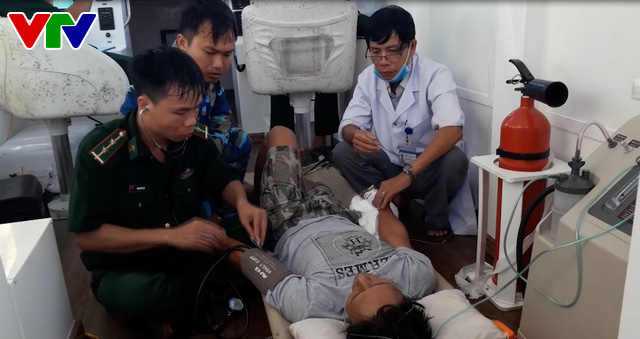 BĐBP Thừa Thiên Huế cứu nạn ngư dân bị xuất huyết dạ dày - Ảnh 1.