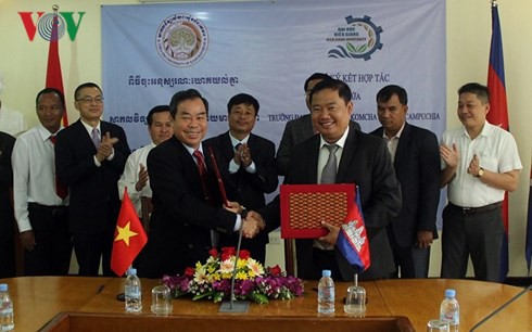 Các trường đại học Việt Nam, Campuchia tăng cường hợp tác phát triển - Ảnh 1.