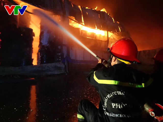 TP.HCM: Cháy dữ dội ở KCN Vĩnh Lộc, huyện Bình Chánh - Ảnh 8.