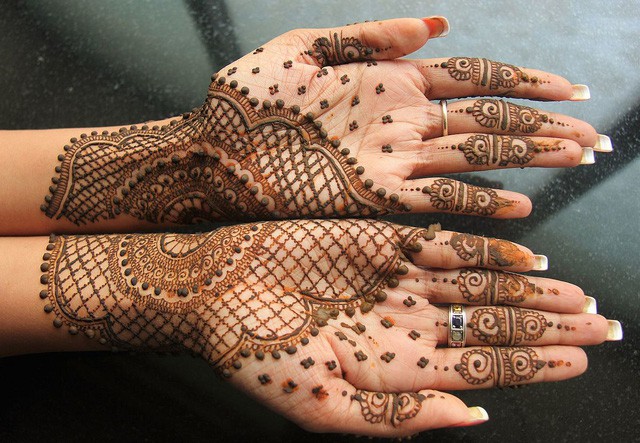 Du khách cảnh báo những hình xăm henna giả có thể gây hại tới sức khỏe - Ảnh 3.