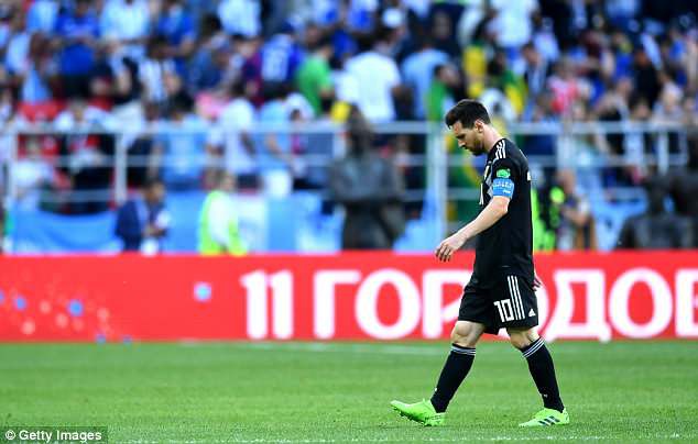 Bất lực trước Iceland, Messi buồn như thể mất cúp vô địch FIFA World Cup™ 2018 - Ảnh 10.