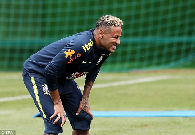NÓNG: Bỏ tập và khóc vì quá đau, Brazil lo mất trắng Neymar ở FIFA World Cup™ 2018 - Ảnh 3.