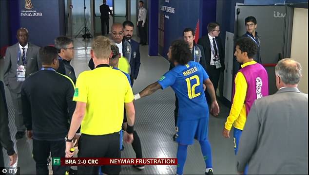 FIFA World Cup™ 2018: Neymar đợi trong đường hầm, quyết ăn thua đủ với trọng tài - Ảnh 2.