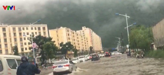 Trung Quốc: Hàng trăm người bị ảnh hưởng bởi lũ lụt - Ảnh 3.