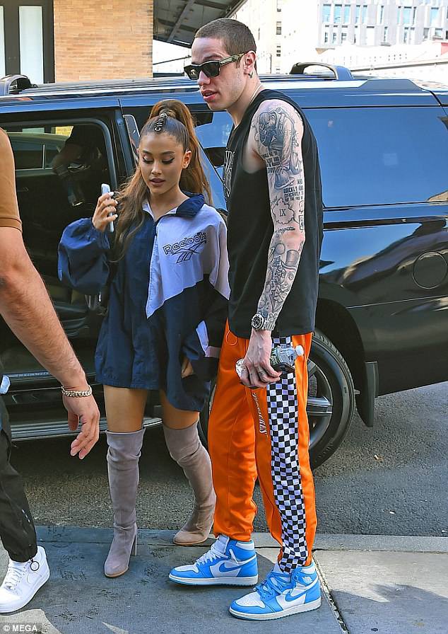 Ariana Grande hạnh phúc ra phố cùng bạn trai - Ảnh 3.