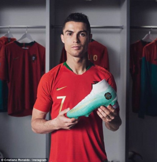Gần 20 tỷ đồng cho một post quảng cáo trên Instagram cá nhân của Ronaldo - Ảnh 1.