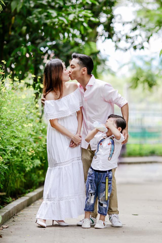 Vợ chồng Khánh Thi - Phan Hiển khoe ảnh hạnh phúc bên hai con - Ảnh 12.