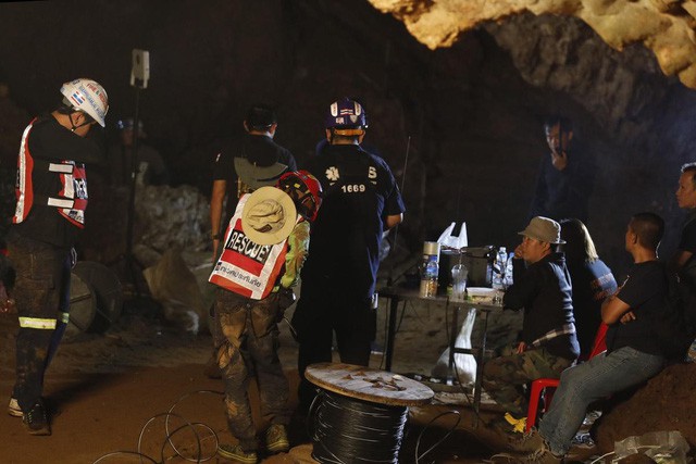 Hành trình 9 ngày tìm thấy đội bóng Thái Lan mất tích trong hang động ngập nước - Ảnh 5.