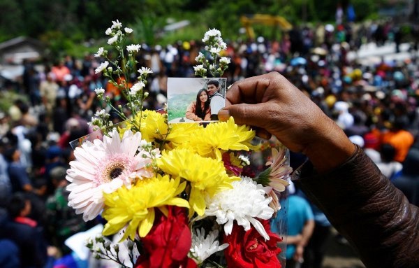 Lật phà tại Indonesia, ít nhất 12 người thiệt mạng - Ảnh 5.