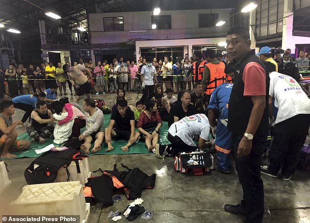 Lật tàu du lịch ở Phuket, Thái Lan: Ít nhất 1 người thiệt mạng, 53 người vẫn mất tích - Ảnh 3.