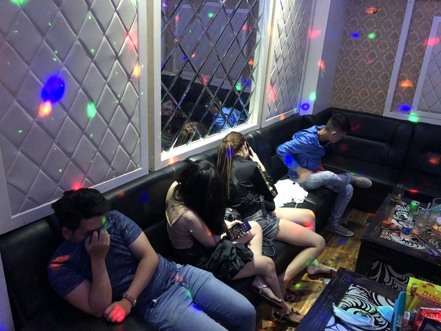 Phát hiện 16 người có dấu hiệu sử dụng ma túy trong quán karaoke - Ảnh 4.