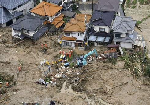 Mưa lũ ở Nhật Bản khiến ít nhất 49 người chết và 48 người mất tích - Ảnh 1.