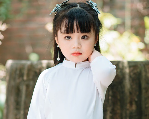 Cô bé 5 tuổi  đốn tim dân cư mạng với đôi mắt đẹp như thiên thần - Ảnh 3.