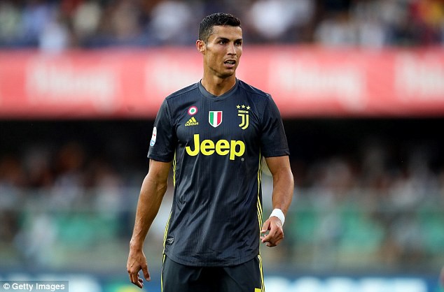 Cả nhà Ronaldo mặc áo Juventus, nguyện chung tình với Bianconeri - Ảnh 1.