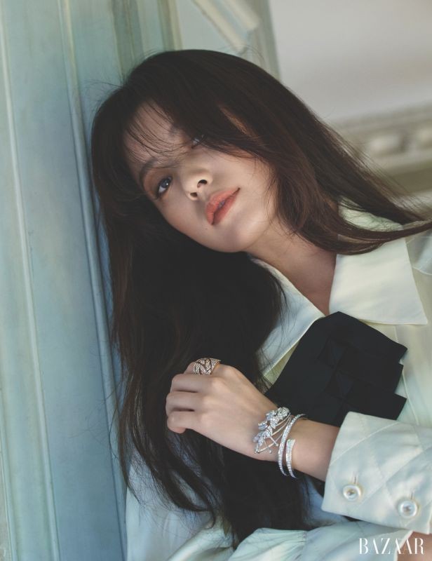 Han Hyo Joo mơ màng trên tạp chí Bazaar - Ảnh 10.