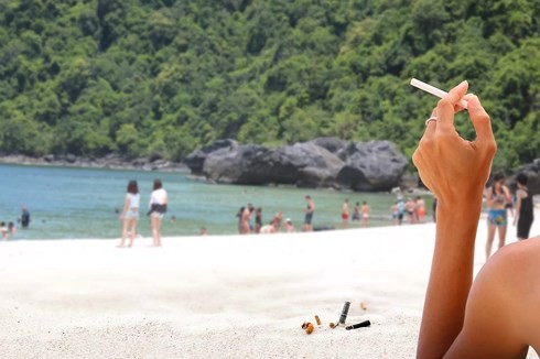 Thái Lan cấm hút thuốc trên bãi biển để bảo vệ sức khỏe du khách - Ảnh 1.