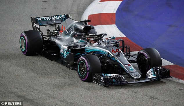 Đua xe F1: Lewis Hamilton lần thứ 4 giành pole tại GP Singapore - Ảnh 1.