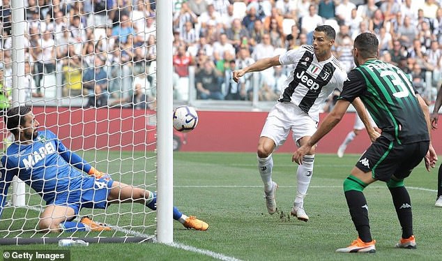 Ronaldo bật khóc sau bàn đầu tiên cho Juventus ở Serie A - Ảnh 2.