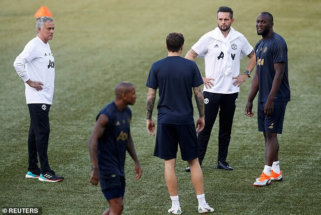 Pogba và Alexis Sanchez hớn hở tập luyện trước cuộc đấu nhà vô địch Thụy Sĩ - Ảnh 4.