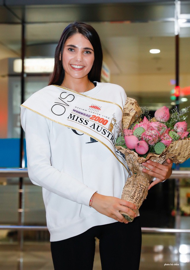 Hoa hậu Áo làm từ thiện tại Quảng Bình - Ảnh 1.