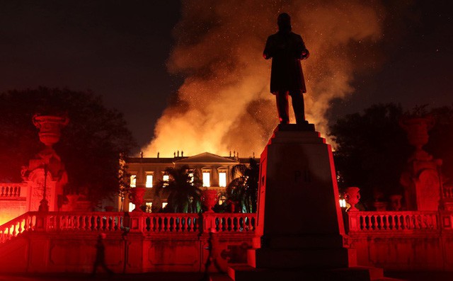 Cháy lớn tại Bảo tàng quốc gia 200 năm tuổi của Brazil - Ảnh 1.