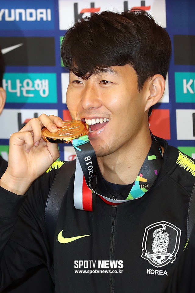  Son Heung Min và đồng đội được chào đón như người hùng khi trở về Hàn Quốc - Ảnh 7.