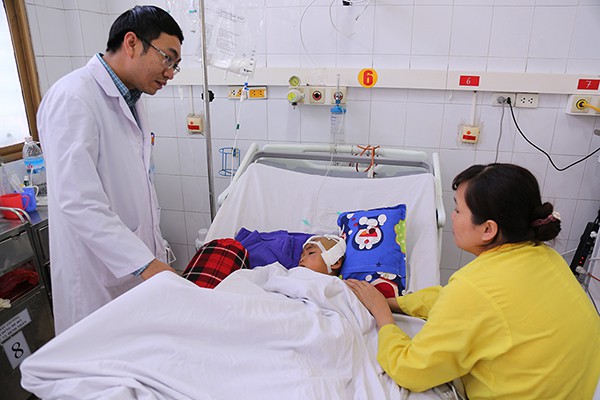 Quảng Ninh: Cứu sống bệnh nhi 7 tuổi bị sốc đa chấn thương - Ảnh 1.