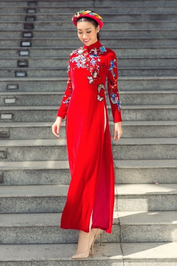 Hoa hậu Mỹ Linh đẹp chói lóa trong trang phục áo dài - Ảnh 4.