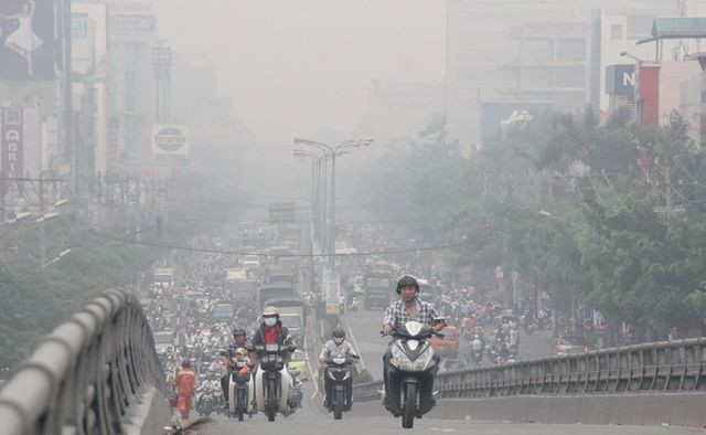 Hà Nội tiếp tục lọt danh sách những thành phố ô nhiễm bụi mịn cao - Ảnh 1.