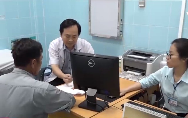 Bác sĩ Việt Nam hỗ trợ kỹ thuật mổ robot cho bệnh viện lớn nhất Philippines - Ảnh 1.