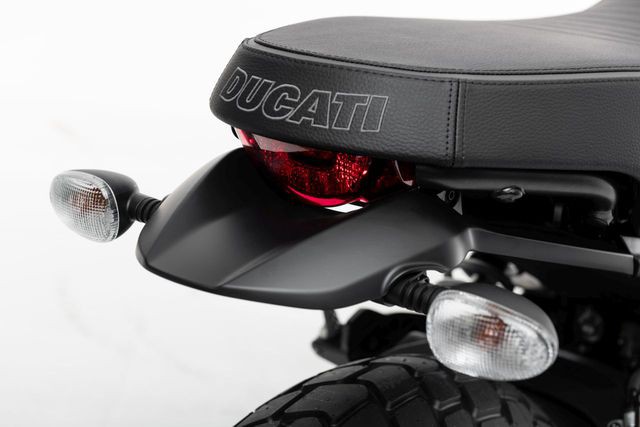 Ducati chỉ làm mới Scrambler bằng phiên bản Icon Dark cho năm 2020 - Ảnh 11.