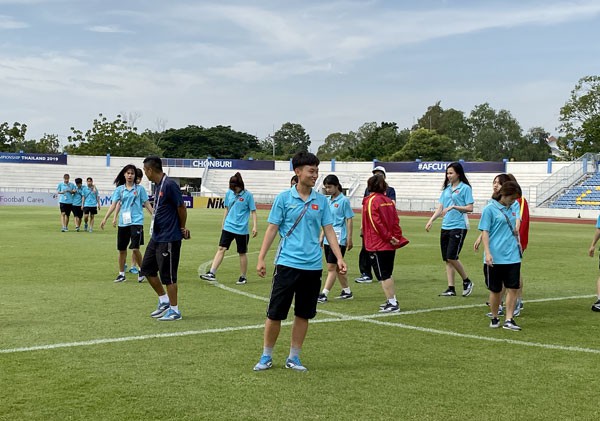 ĐT U19 nữ Việt Nam thoải mái trước trận gặp CHDCND Triều Tiên - Ảnh 2.