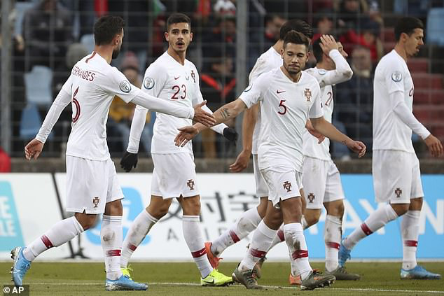ĐT Luxembourg 0-2 ĐT Bồ Đào Nha: Ronaldo ghi bàn, ĐT Bồ Đào Nha giành quyền dự VCK EURO 2020 - Ảnh 5.