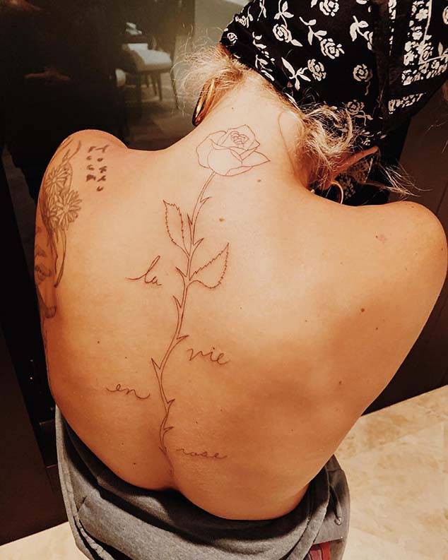 Lady Gaga xăm hình kỉ niệm “A Star Is Born” - Ảnh 2.