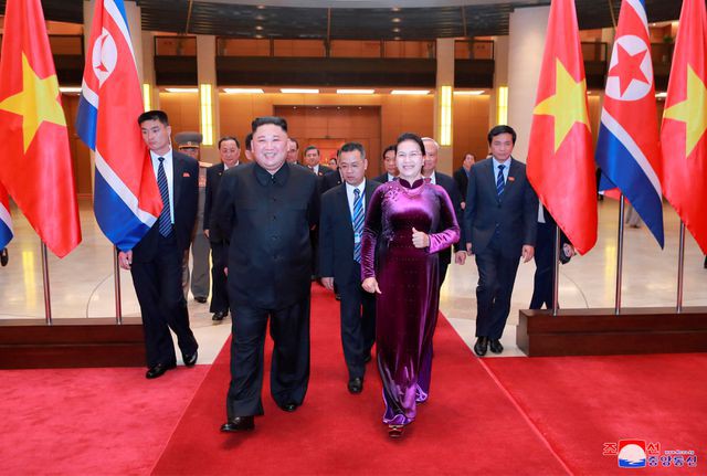 Truyền thông Triều Tiên đăng bộ ảnh ấn tượng về chuyến thăm Việt Nam của Chủ tịch Kim Jong-un - Ảnh 3.