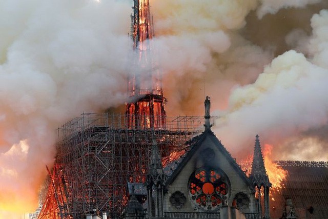 Hay tin Nhà thờ Đức Bà cháy, sao PSG tiếc hùi hụi - Ảnh 3.