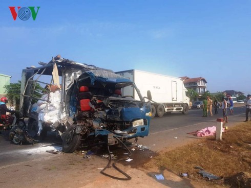 Tai nạn giao thông nghiêm trọng ở Quảng Trị khiến 3 người thương vong - Ảnh 1.