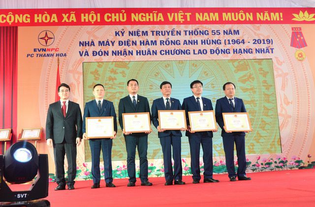 Công ty điện Thanh Hóa kỷ niệm 55 năm Nhà máy Điện Hàm Rồng và đón Huân chương Lao động hạng Nhất - Ảnh 3.