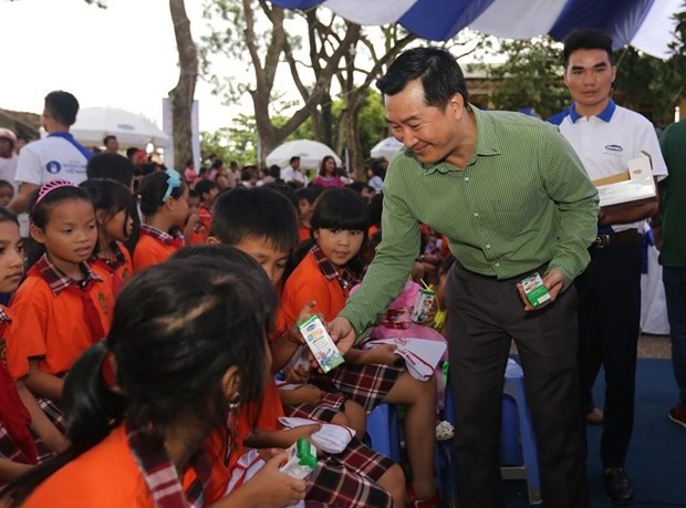 Quỹ sữa Vươn cao Việt Nam và Vinamilk chung tay vì trẻ em Hưng Yên - Ảnh 1.