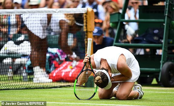 Thắng dễ Serena Williams, Simona Halep lần đầu đăng quang Wimbledon - Ảnh 3.
