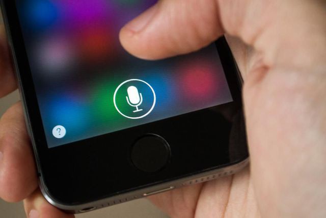 Trợ lý ảo Siri của Apple nghe lén người dùng khi họ đang... “mây mưa” - Ảnh 1.