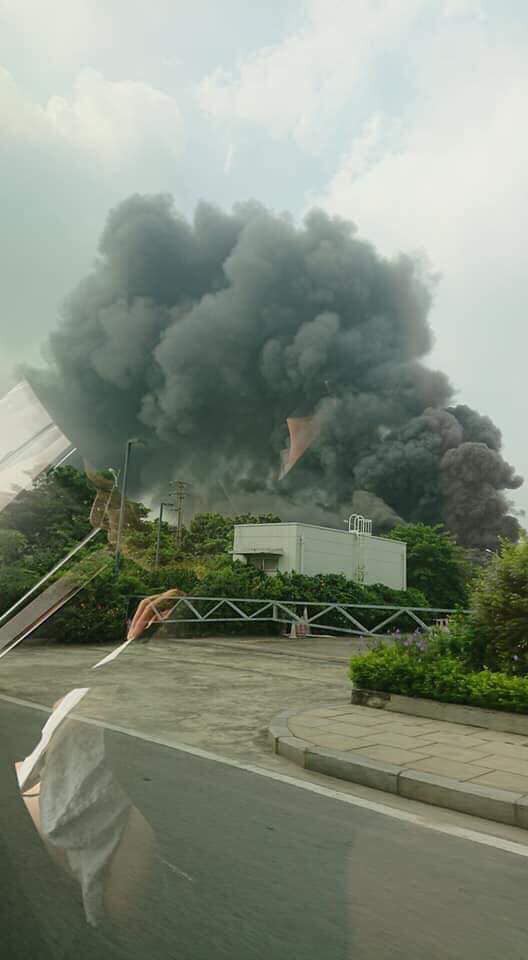 Cháy lớn ngùn ngụt gần Aeon Mall Long Biên, Hà Nội - Ảnh 10.