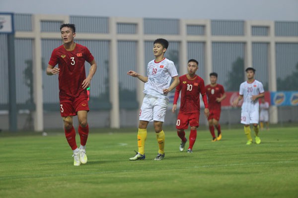 Mai Xuân Quyết lập cú đúp trong trận đấu tập nội bộ của U22 Việt Nam - Ảnh 5.