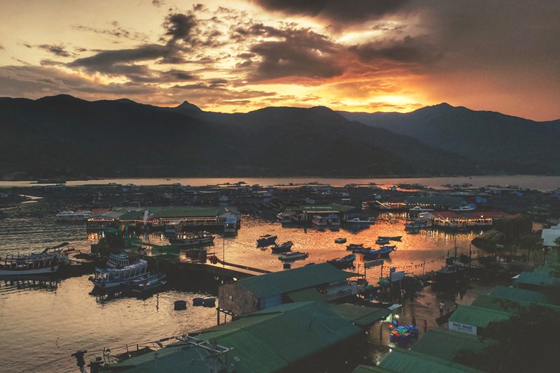 A panoramic view of Binh Hung wharf