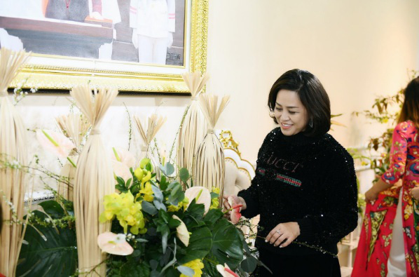 NTK Đỗ Trịnh Hoài Nam tự tay vào bếp, trang trí nhà cửa đón Tết - Ảnh 2.