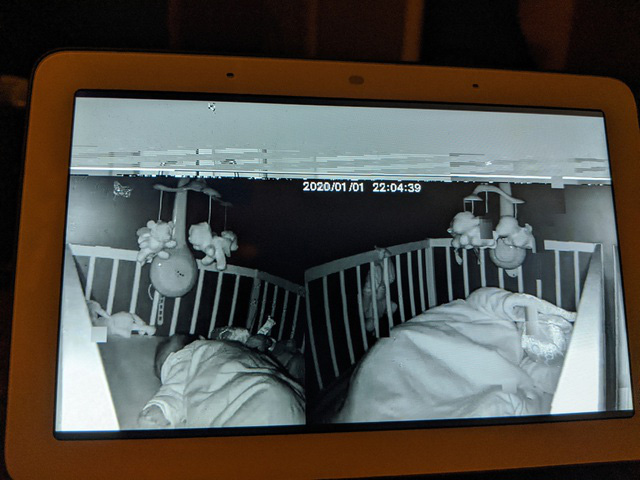 Camera giám sát của Xiaomi dính lỗi nghiêm trọng, trình chiếu nội dung như... phim kinh dị - Ảnh 1.
