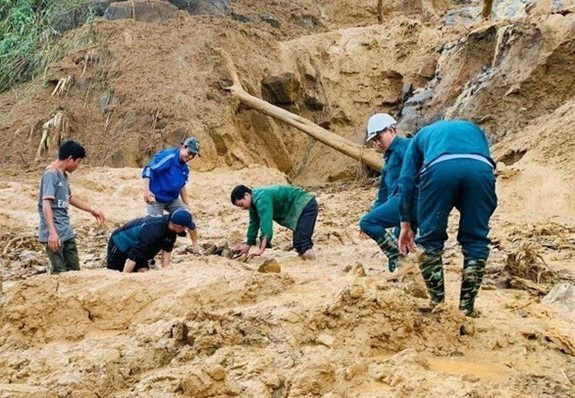 Tìm thấy 3 thi thể trong vụ sạt lở tại xã Phước Sơn, Quảng Nam - Ảnh 4.